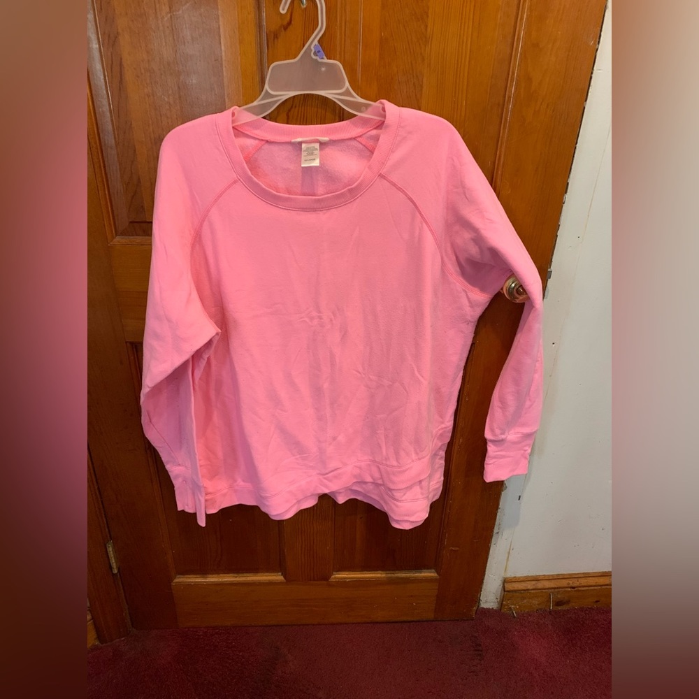 Hot pink sweater/sweatshirt Size 1X. Good condition.